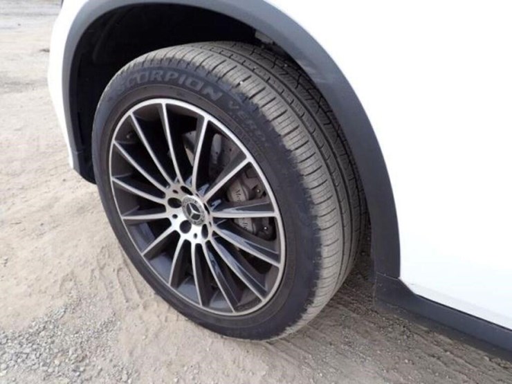 2018-mercedes-benz-glc300-image-41