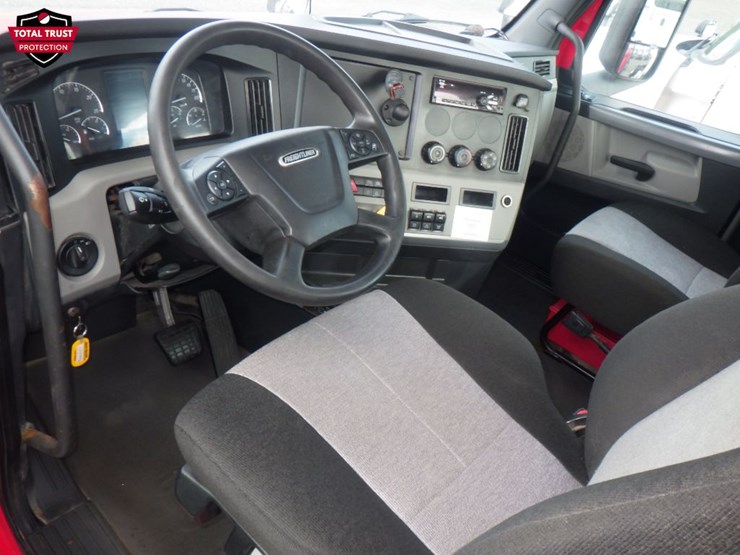 2020-freightliner-cascadia-126-image-17