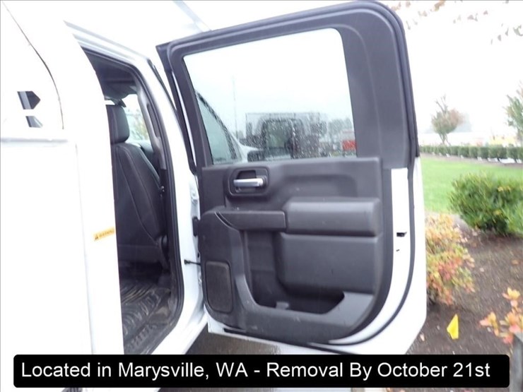 2021-chevrolet-3500-image-9