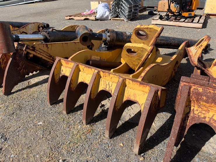 caterpillar-323-image-3