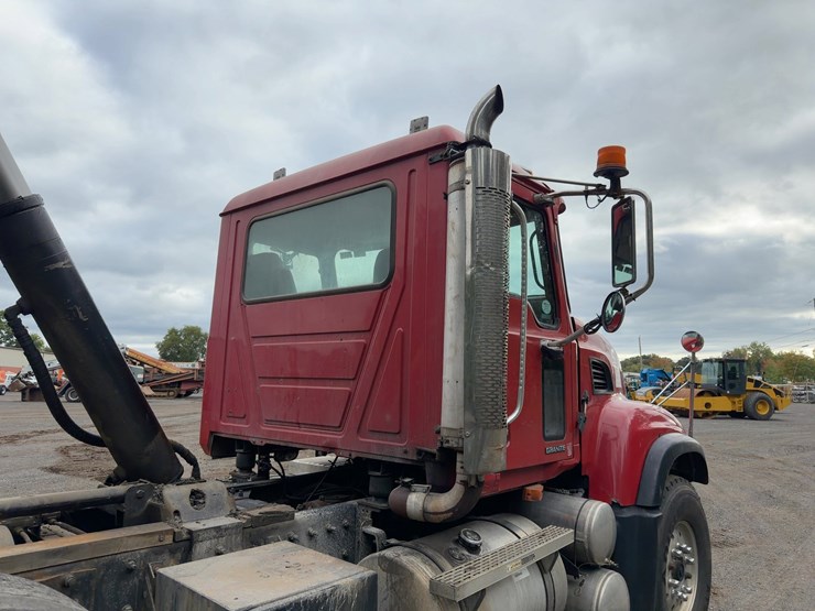 2005-mack-granite-cv713-image-20
