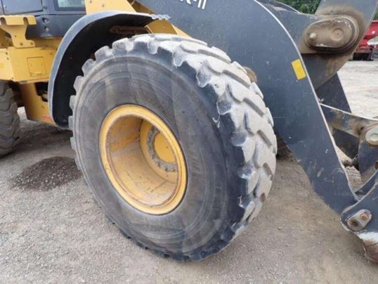 2018-deere-624k-image-55