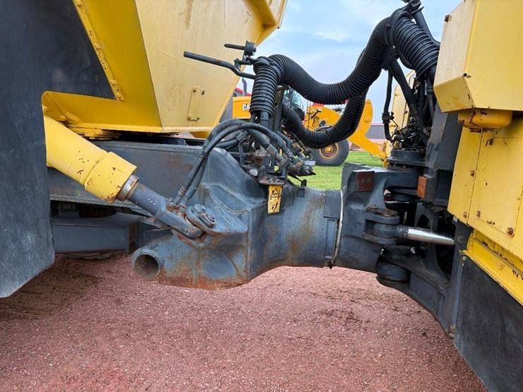 komatsu-hm350-2-image-24