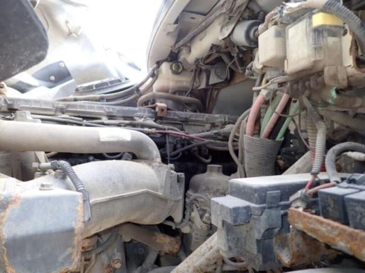 2015-freightliner-114sd-image-26