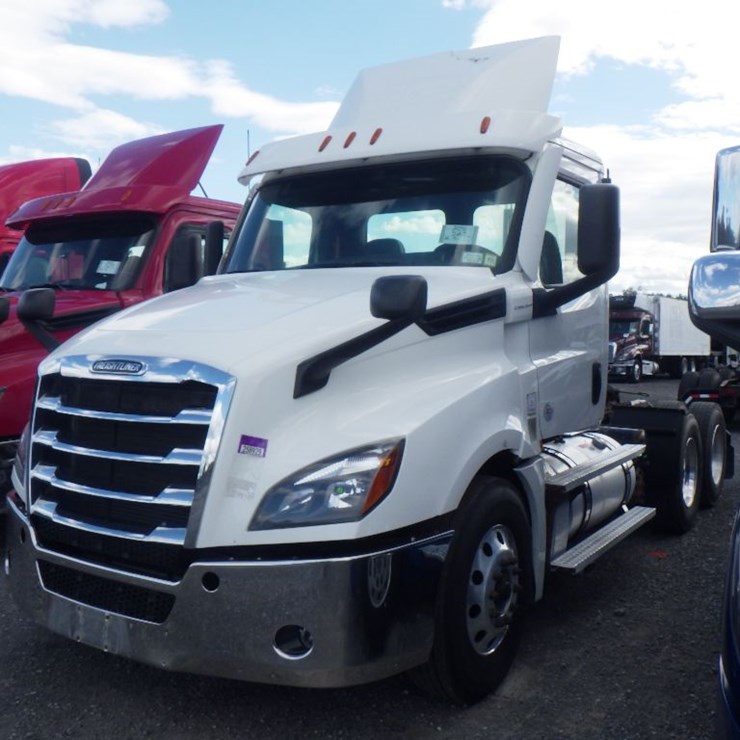 2020 FREIGHTLINER CASCADIA 126