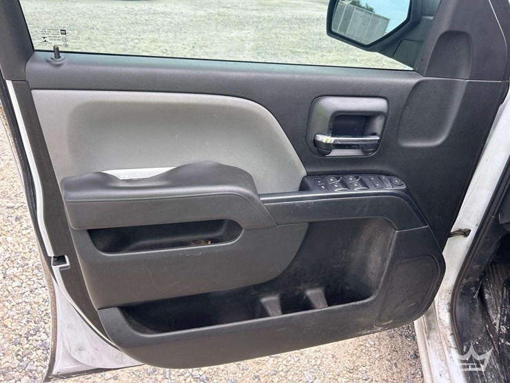 2018-chevrolet-silverado-1500-image-11