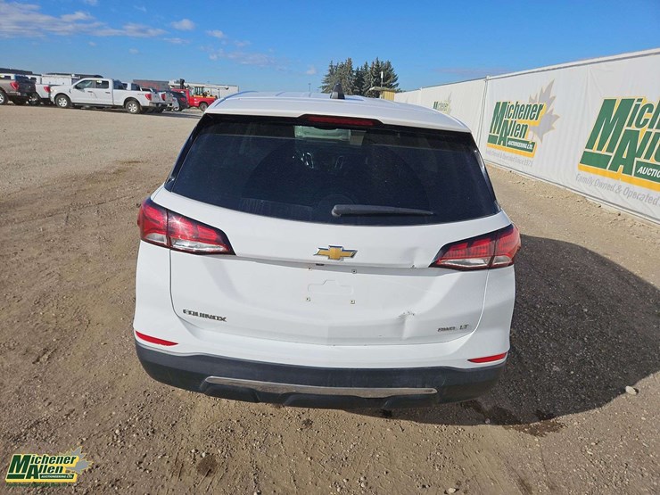 2022-chevrolet-equinox-image-10