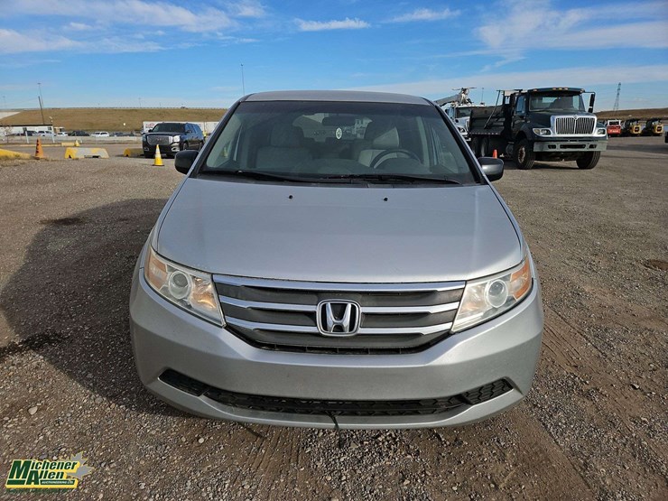 2013-honda-odyssey-image-8