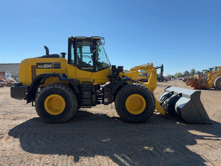 2022-komatsu-wa200-8-image-6