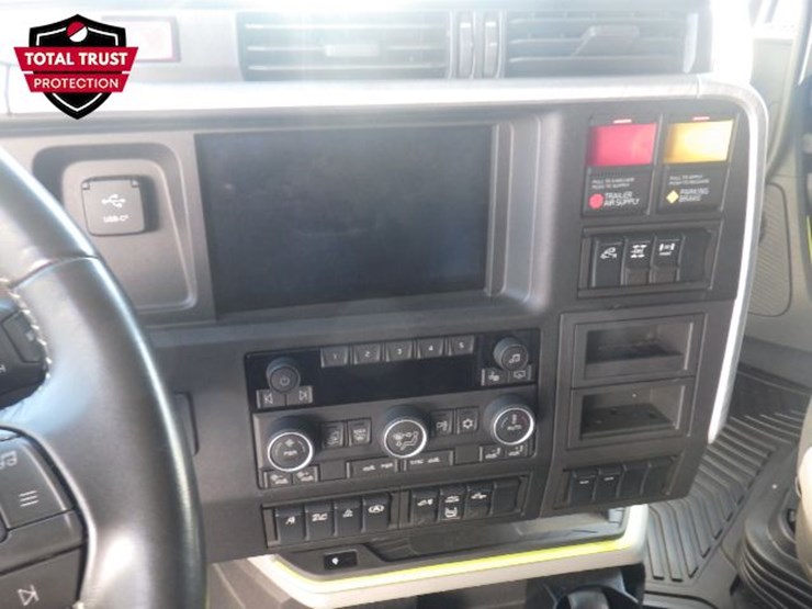 2025-volvo-vnl860-image-18