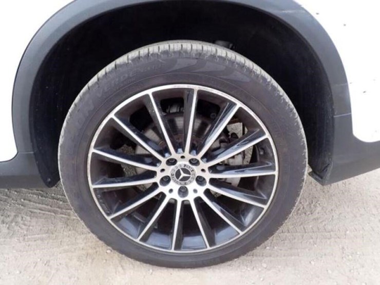 2018-mercedes-benz-glc300-image-43