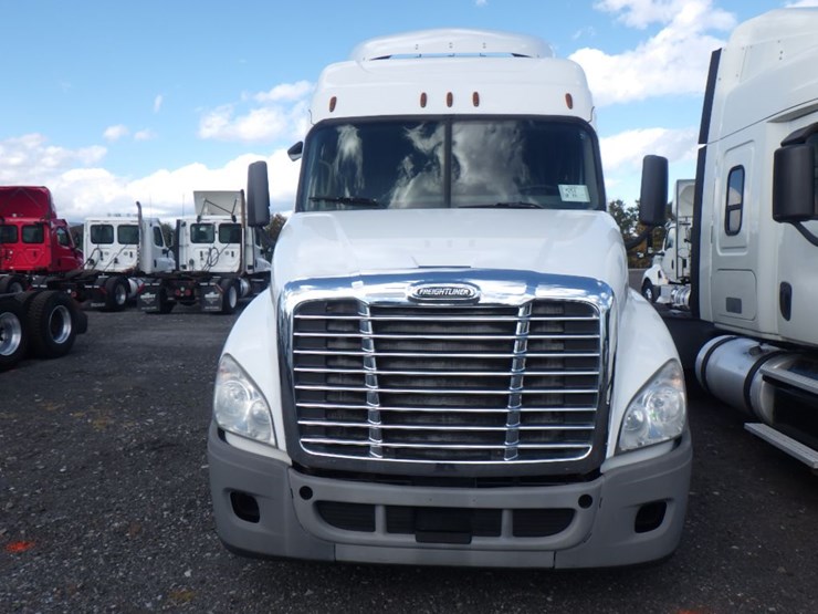 2018-freightliner-cascadia-125-image-2