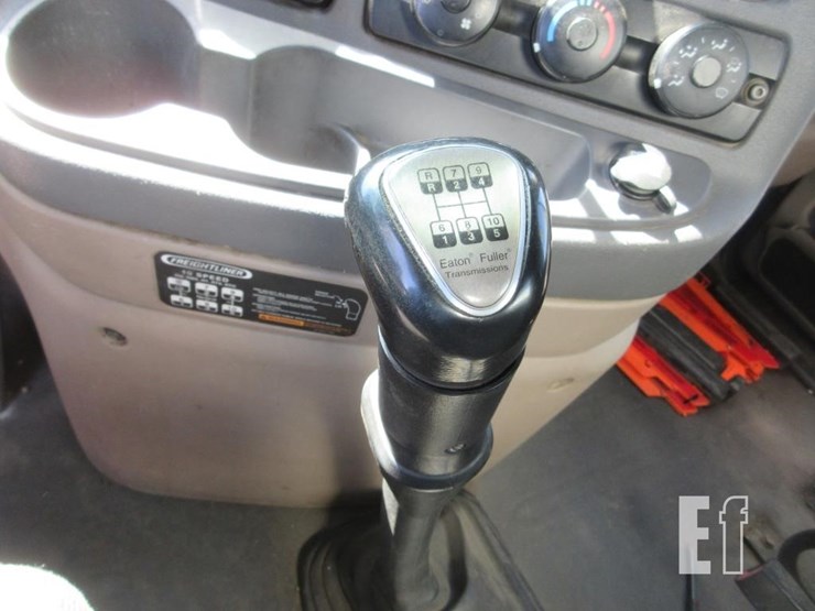 2013-freightliner-cascadia-125-image-11
