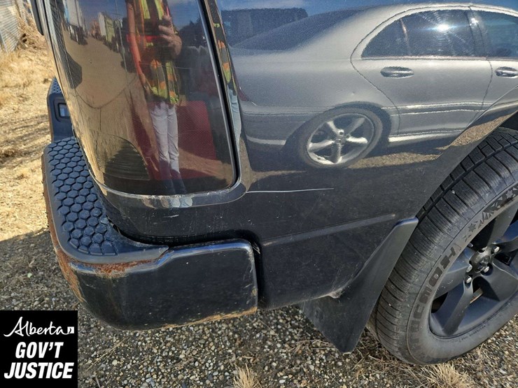 2019-ram-1500-classic-image-23