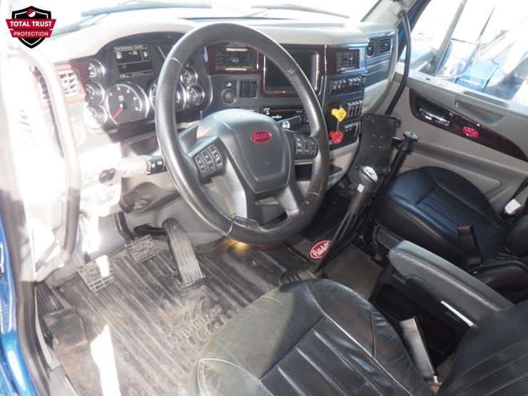 2020-peterbilt-567-image-15