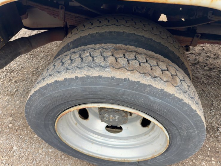 2015-ford-f550-xl-image-9
