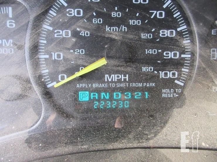 2001-chevrolet-tahoe-image-18