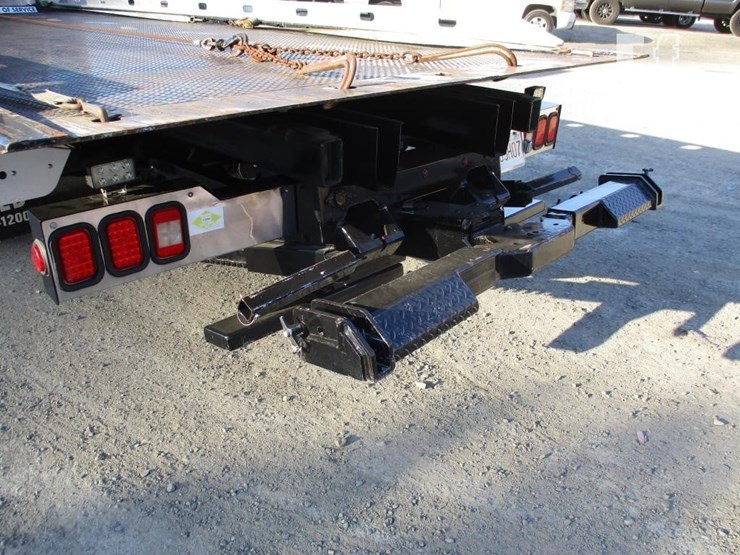 2012-hino-268-image-21