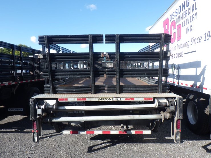 2020-freightliner-m2-106-image-6