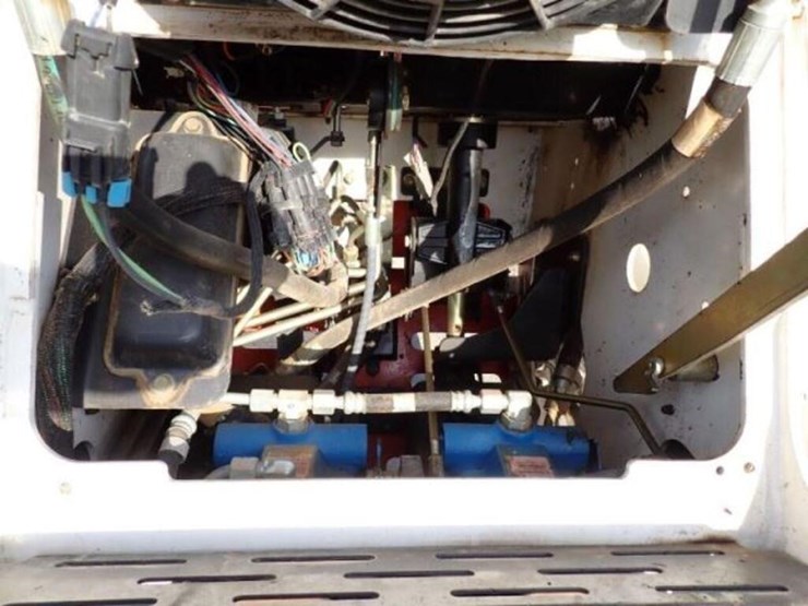 2014-bobcat-mt55-image-37