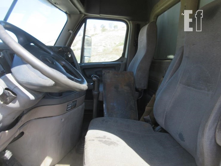 2013-freightliner-cascadia-125-image-7