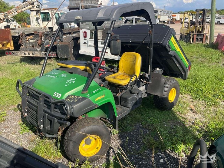 2022-john-deere-gator-image-1