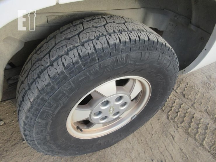 2001-chevrolet-tahoe-image-16
