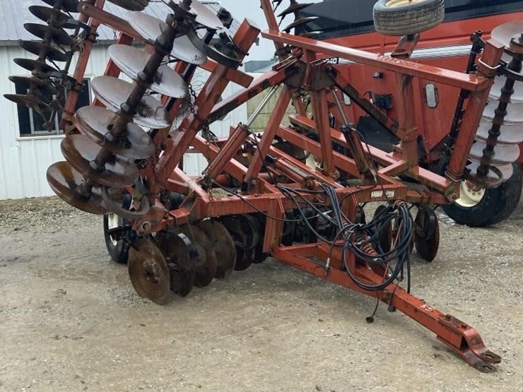 hesston-2440-image-1