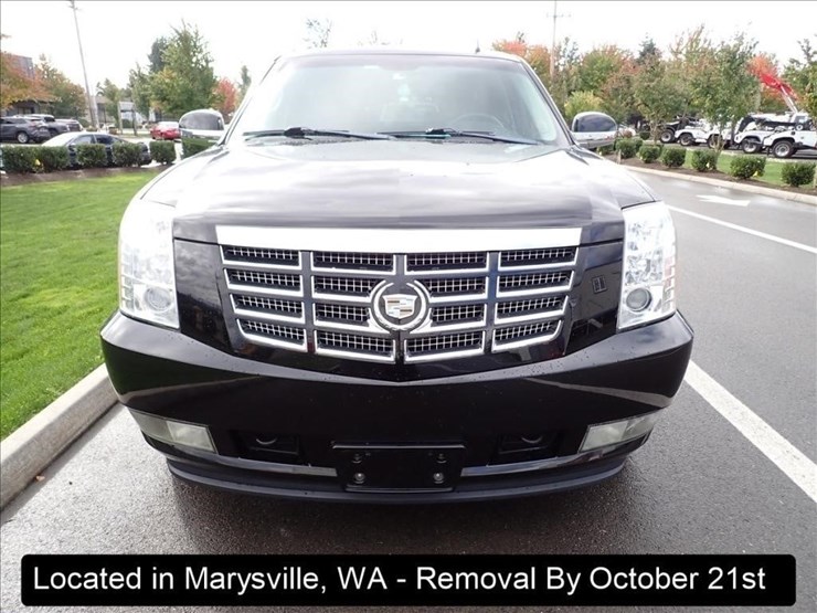 2011-cadillac-escalade-image-27
