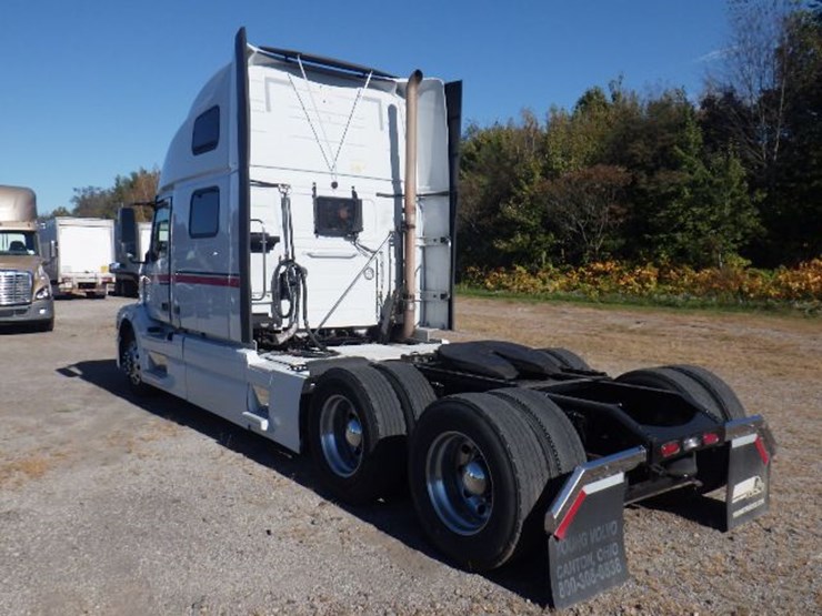 2018-volvo-vnl780-image-17