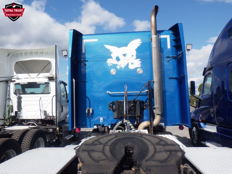 2020-peterbilt-567-image-10