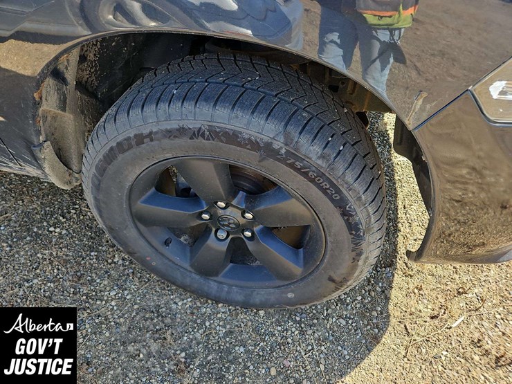 2019-ram-1500-classic-image-27