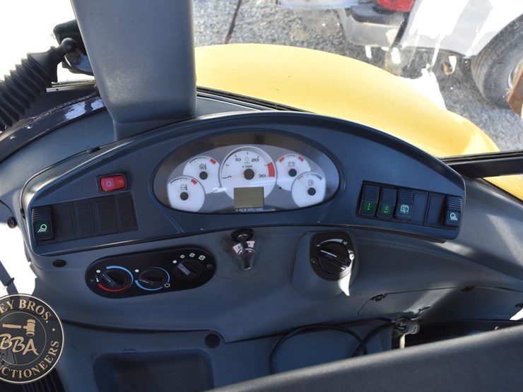 2013-new-holland-b110c-image-60
