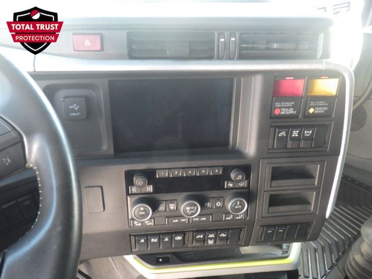 2025-volvo-vnl860-image-19