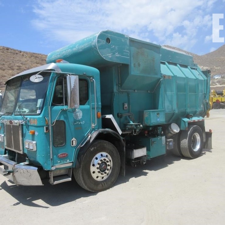 2009 PETERBILT 320