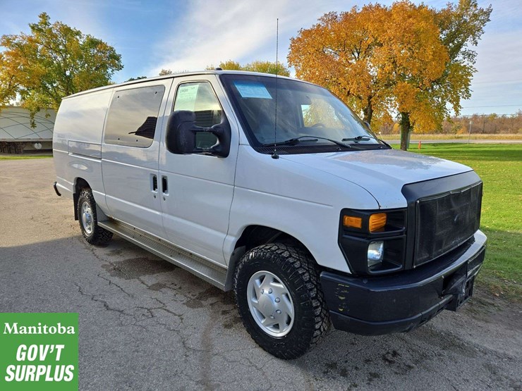 2013-ford-cargo-image-2