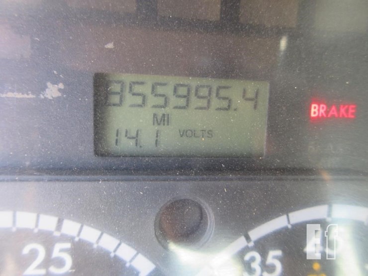 2013-freightliner-cascadia-125-image-32