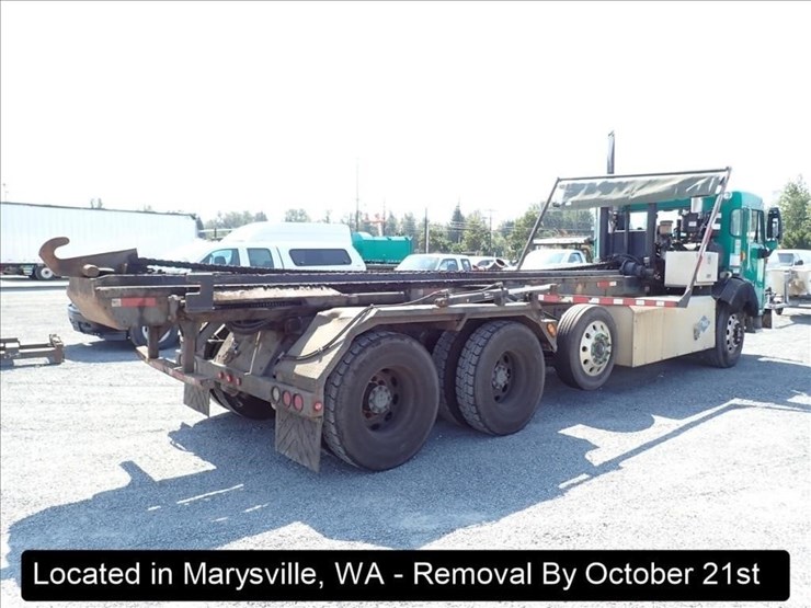 2016-peterbilt-320-image-28
