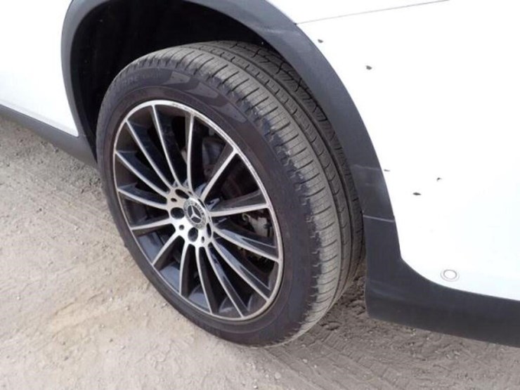 2018-mercedes-benz-glc300-image-44