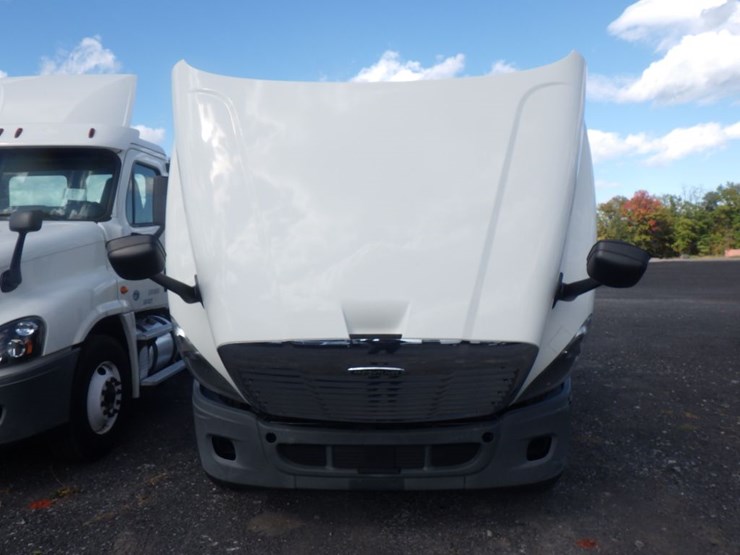 2018-freightliner-cascadia-125-image-22