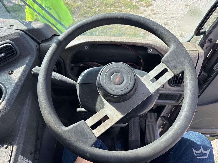 2019-peterbilt-520-image-10