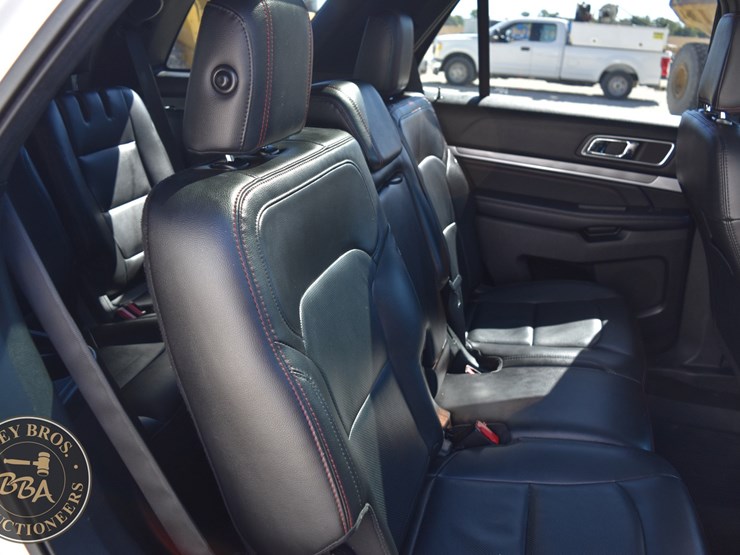 2018-ford-explorer-image-45