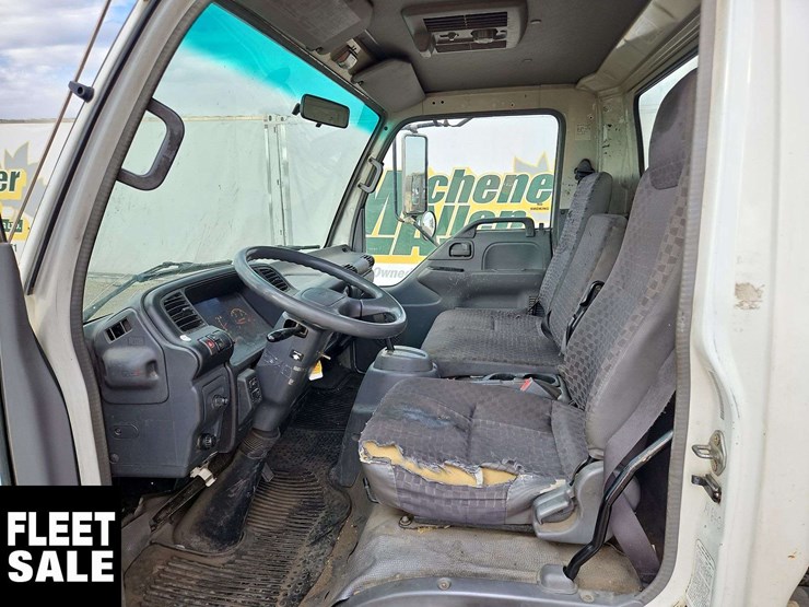 2006-isuzu-npr-image-11