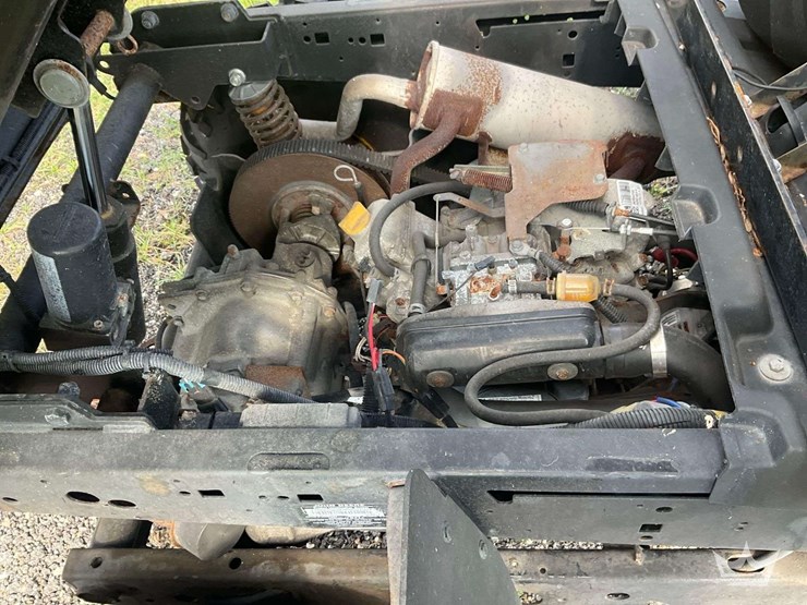 2022-john-deere-gator-image-16