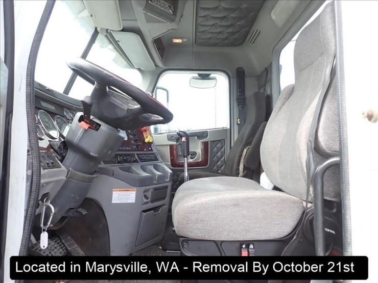 2013-freightliner-coronado-image-16
