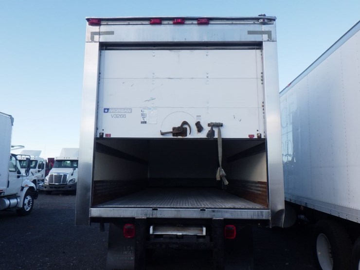 2017-peterbilt-337-image-11
