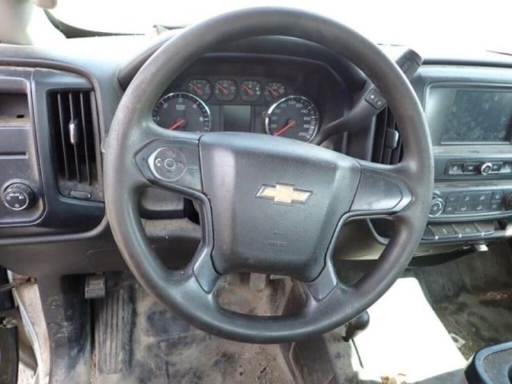 2017-chevrolet-silverado-2500hd-image-12