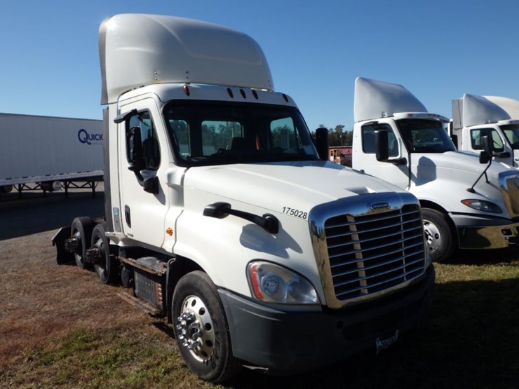 2017-freightliner-cascadia-116-image-3