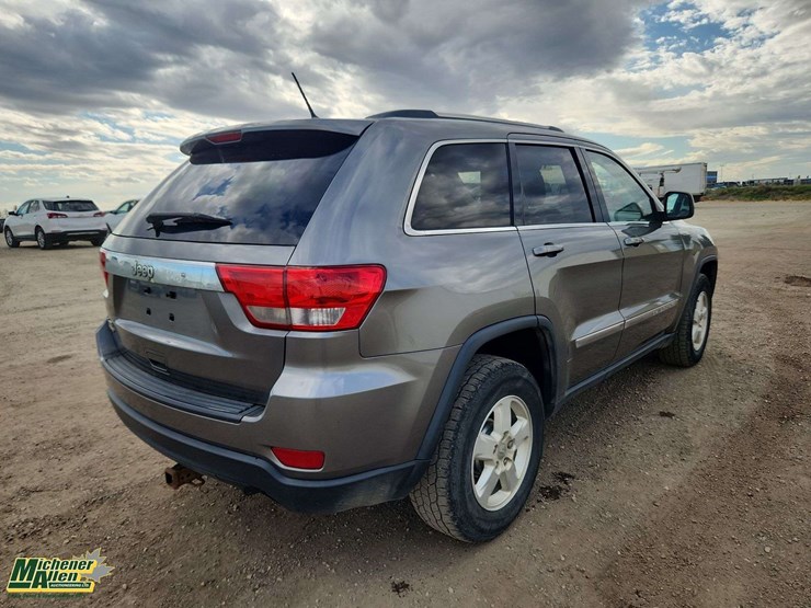 2012-jeep-grand-cherokee-image-4