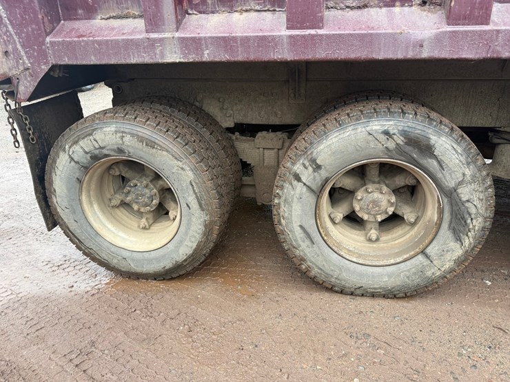 1992-ford-l9000-image-32